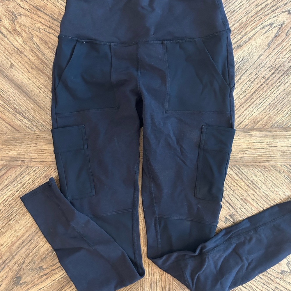 Alo Black High-Waisted Leggings with Pockets